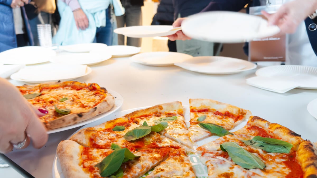 Die Pizzas, frisch aus dem Ofen, waren bei den Besucherinnen und Besuchern beliebt. 