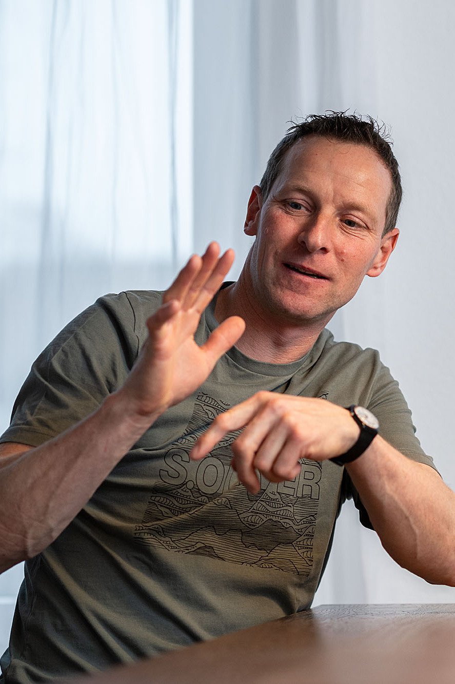 Christoph Hirschi hat seine Arbeit quasi vor der Haustür.